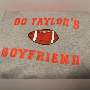 Go Taylor’s boyfriend sweatshirt